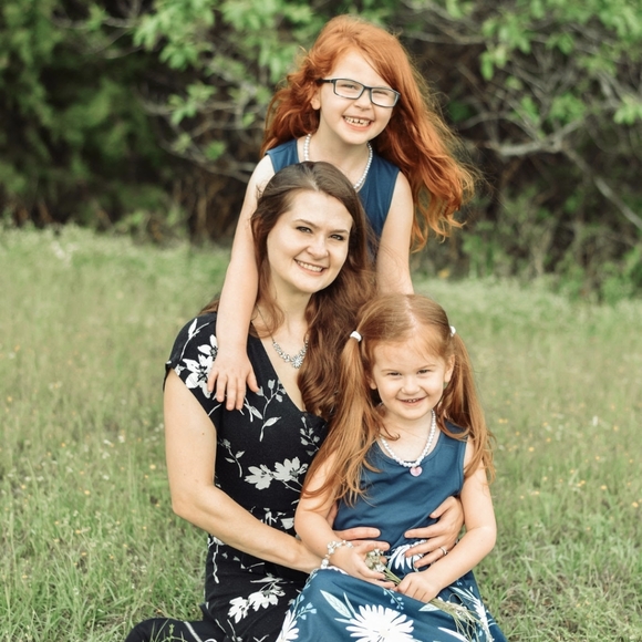 Meet your Posher, Laura - Picture 2 of 2